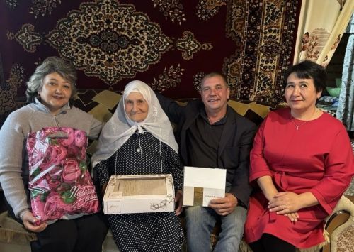 Глава района поздравил 90-летнюю жительницу Нижних Тиган