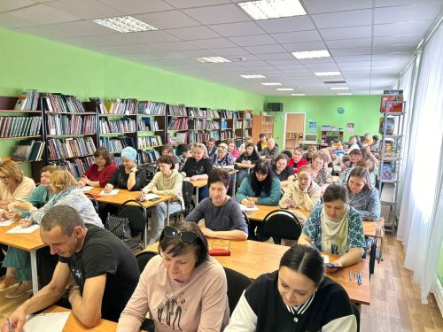 Главы регионов ПФО поздравили жителей с Днём языков народов России