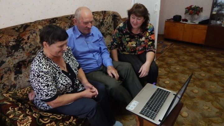 Мы – рядом! В рамках Декады пожилых людей в селе Малый Толкиш организовали «Скайп – сеансы»