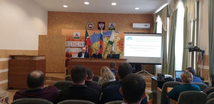 Сегодня в Алексеевском районе обсудили комплекс мер поддержки для сельскохозяйственных кооперативов и фермеров-членов сельскохозяйственных кооперативов