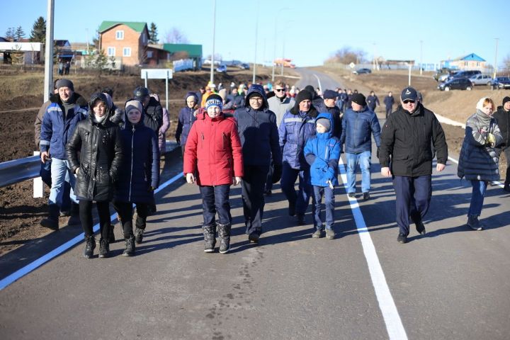 Фоторепортаж: В Алексеевском районе открыли мостовой переход через реку Тиганка