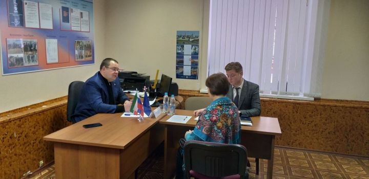 Сегодня приём граждан провёл секретарь местного отделения Партии, Глава Алексеевского района Демидов Сергей Анатольевич