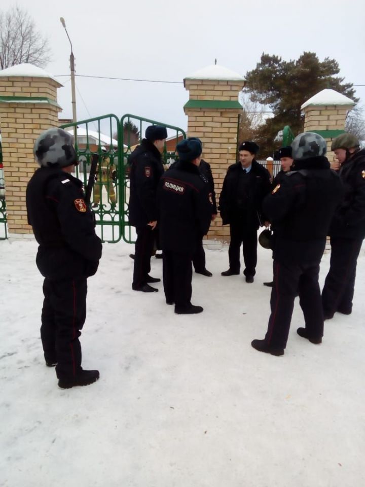 В Алексеевском спецслужбы были подняты по учебной тревоге