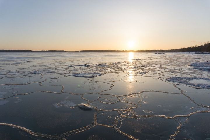 В Алексеевском районе  спасатели нашли вмерзшее в лед тело утонувшего рыбака