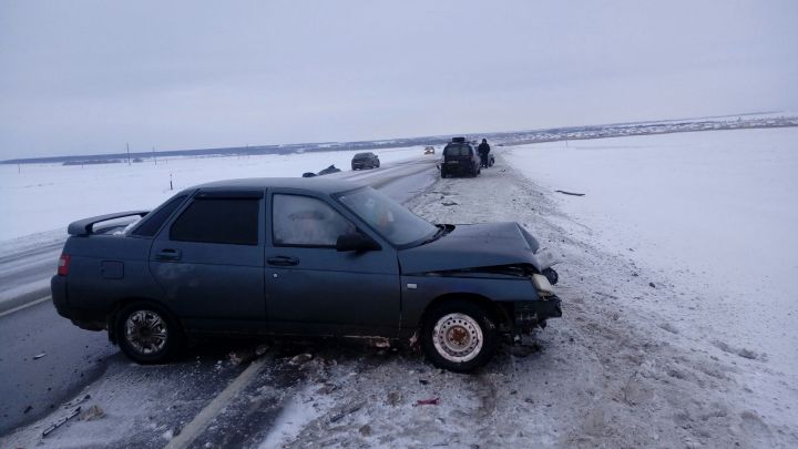 Гололед стал причиной аварии семи машин в Алексеевском районе