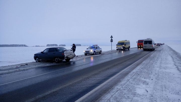 Гололед стал причиной аварии семи машин в Алексеевском районе