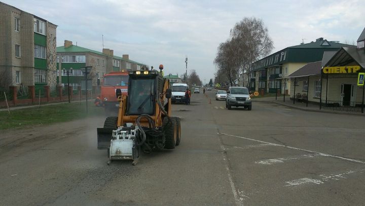 В Алексеевском приступили к ямочному ремонту дорог&nbsp;