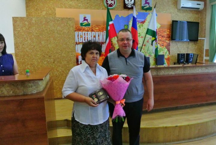 Сегодня в Алексеевском районе состоялось торжественное награждение почетными наградами
