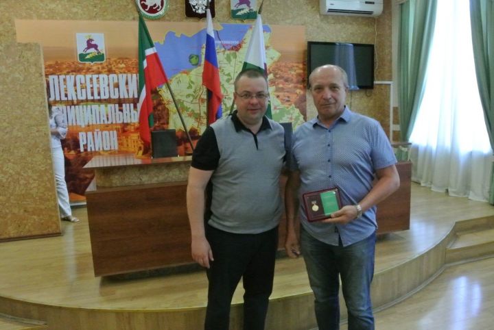 Сегодня в Алексеевском районе состоялось торжественное награждение почетными наградами