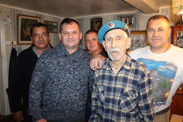 Десантники Алексеевского района посетили ветерана Великой Отечественной войны Рубцова Александра Алексеевича