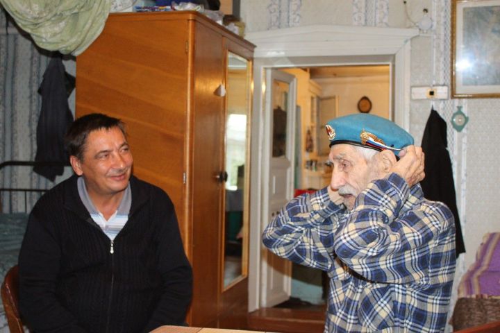 Десантники Алексеевского района посетили ветерана Великой Отечественной войны Рубцова Александра Алексеевича