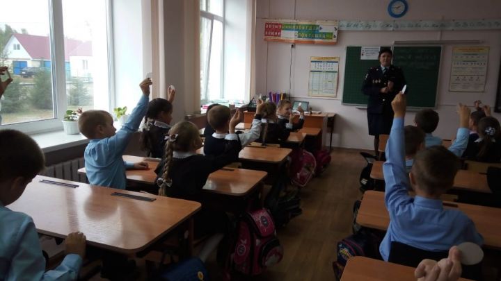 Стражи порядка посетили школы Алексеевского района