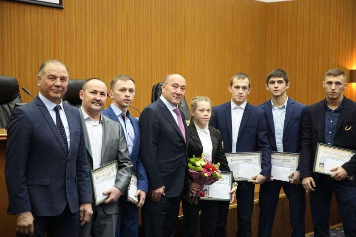 В Министерстве состоялось чествование чемпионов, призеров и тренеров по борьбе на поясах