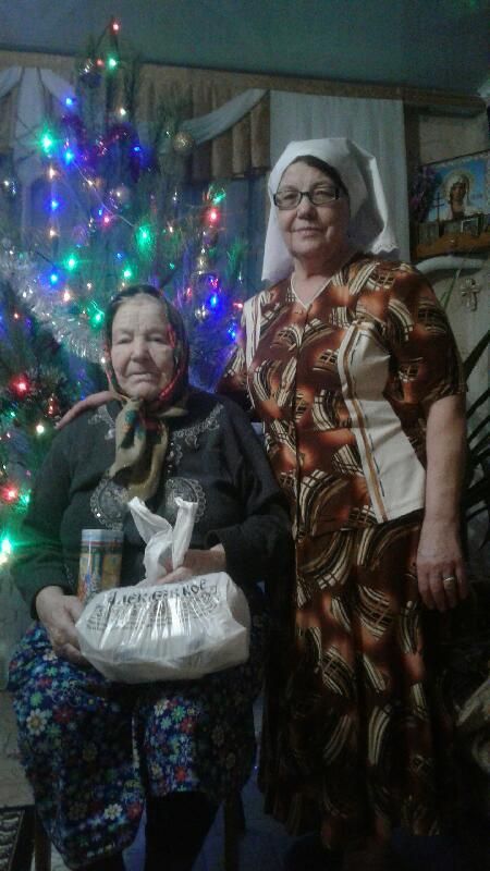 Сестры милосердия поздравили с Рождеством пожилых людей