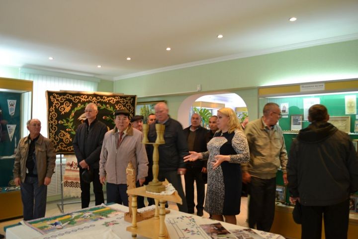 В День добра и уважения в Музее родного края поздравили сотрудников старшего возраста