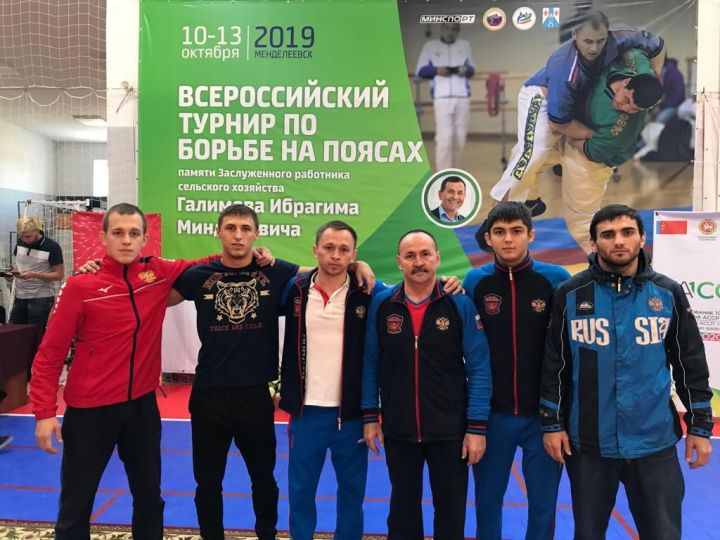 Алексеевские борцы успешно выступили на Всероссийском турнире в Менделеевске