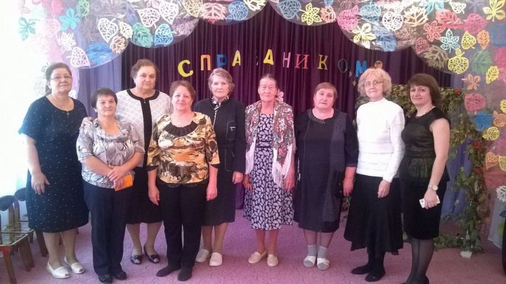 Воспитанники Детского сада № 4 «Берёзка» поздравили ветеранов с Днем пожилого человека