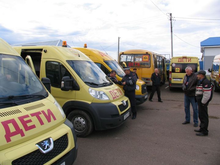 В Алексеевском районе проверили исправность школьных автобусов