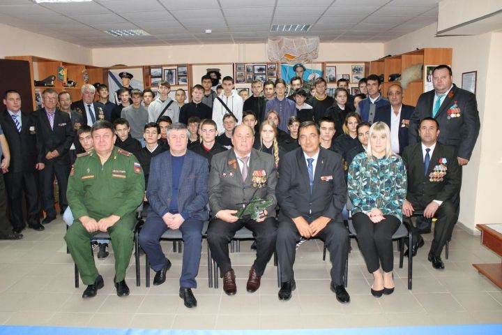 Алексеевская молодежь встретилась с героем Афганистана, совершившим более 320 боевых вылетов