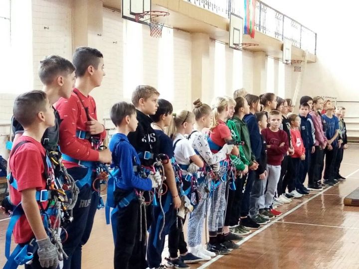 Около пятидесяти школьников приняло участие в районных соревнованиях по залингу