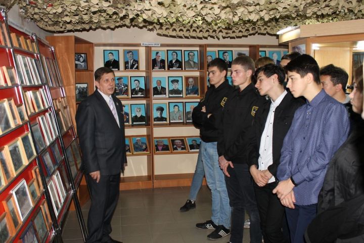Алексеевская молодежь встретилась с героем Афганистана, совершившим более 320 боевых вылетов