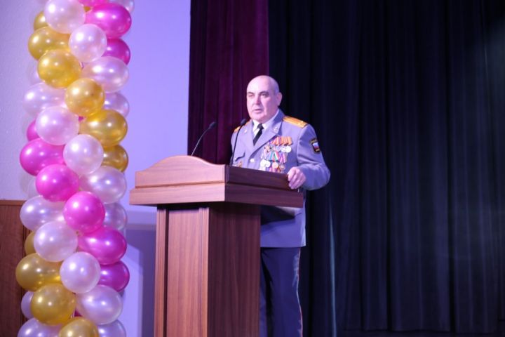 В Алексеевском в канун Дня полиции лучших сотрудников, а также ветеранов службы отметили наградами
