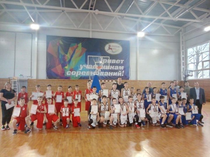 Алексеевские спортсмены приняли участие в Первенстве РТ по баскетболу