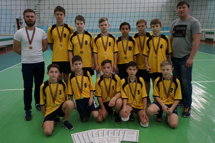 Чемпионами первенства РТ по волейболу среди юношей из сельских районов стала команда из Алексеевского