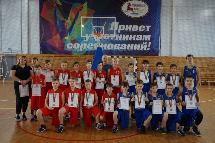 Алексеевский спортивный комплекс «Темп» принял участников соревнования первенства РТ по баскетболу среди юношей