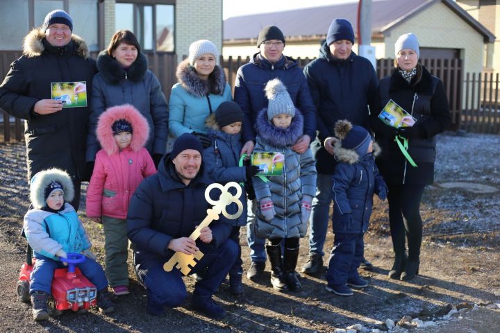 «Мостовик» предприятиесе хезмәткәрләренә яңа йортларга ачкычлар тапшырылды