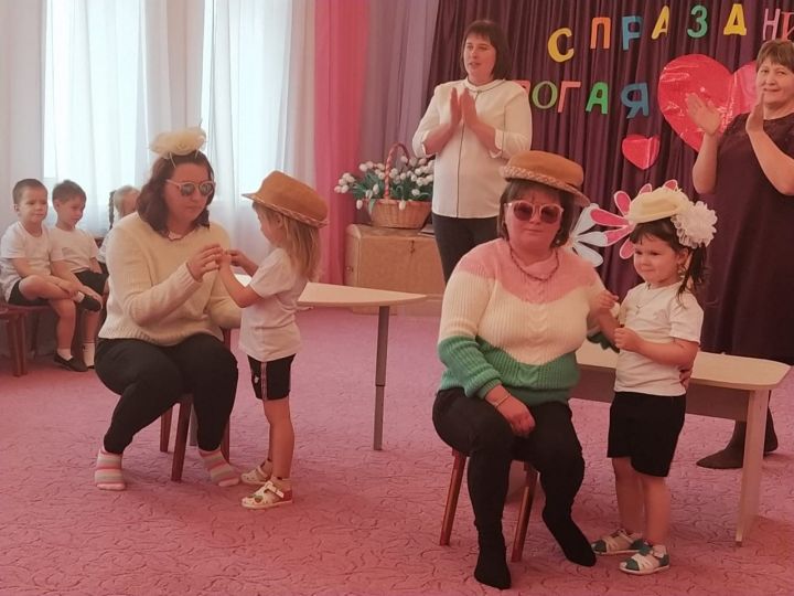 В детском сада № 4 «Берёзка» состоялся праздник - День Матери