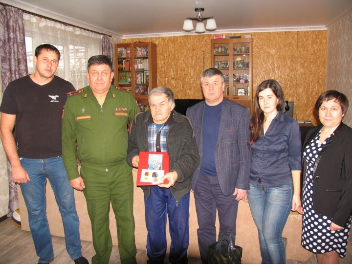 В Алексееевском ветерану войны вручили медаль за освобождение Белоруссии