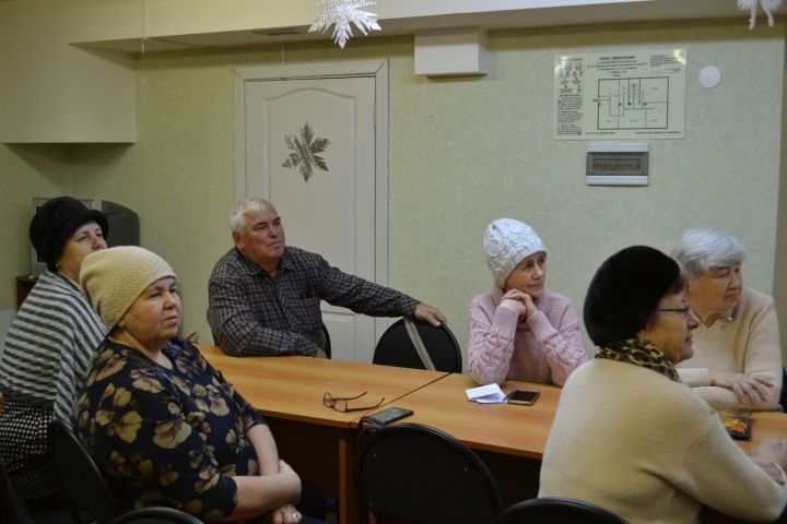Для людей старшего возраста провели лекцию об истории Алексеевского района