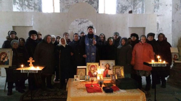 В Левашево состоялась первая служба в реставрируемом храме