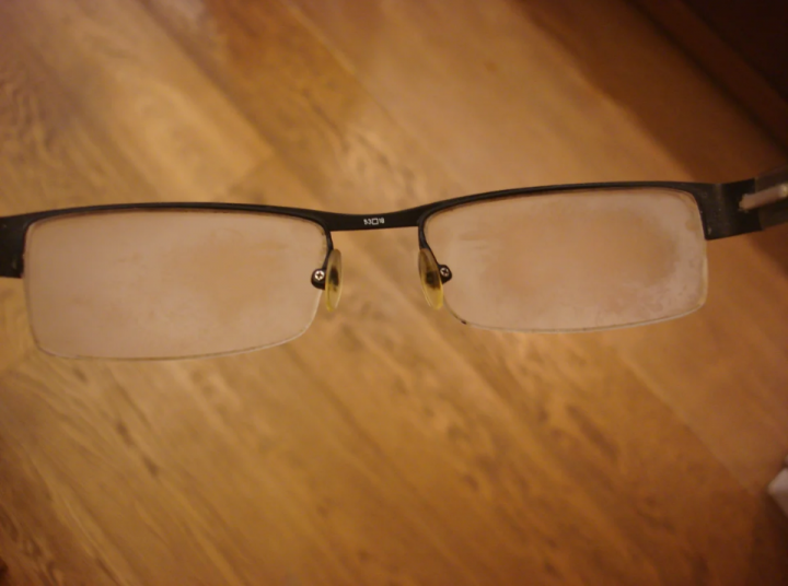 Элементарный способ сделать так, чтобы очки не запотевали зимой на улице. 1 минута и готово!