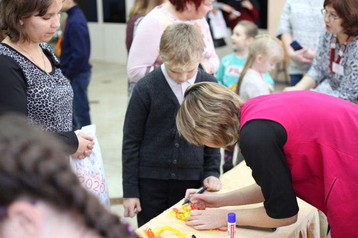 В Алексеевском РДК для детей с ограниченными возможностями провели мастер-классы по рукоделию и спортивному ориентированию
