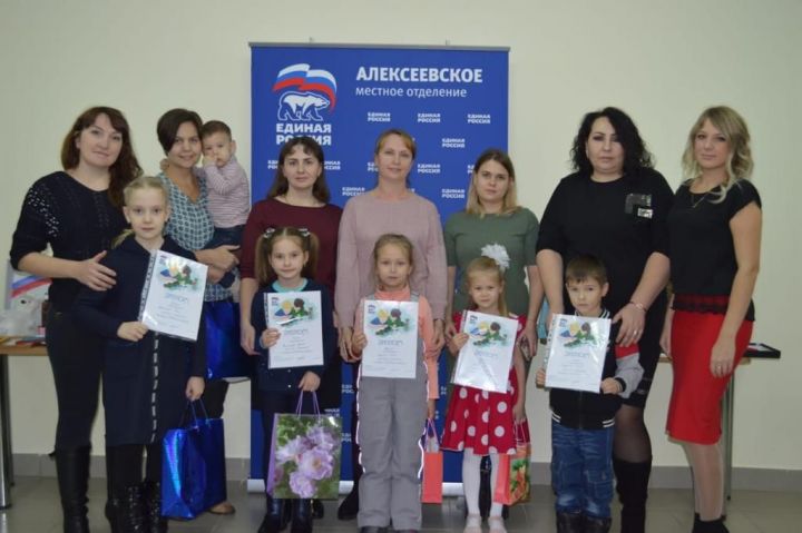 В день рождения партии «Единая Россия» состоялось награждение победителей конкурса рисунков «Забавный медведь»