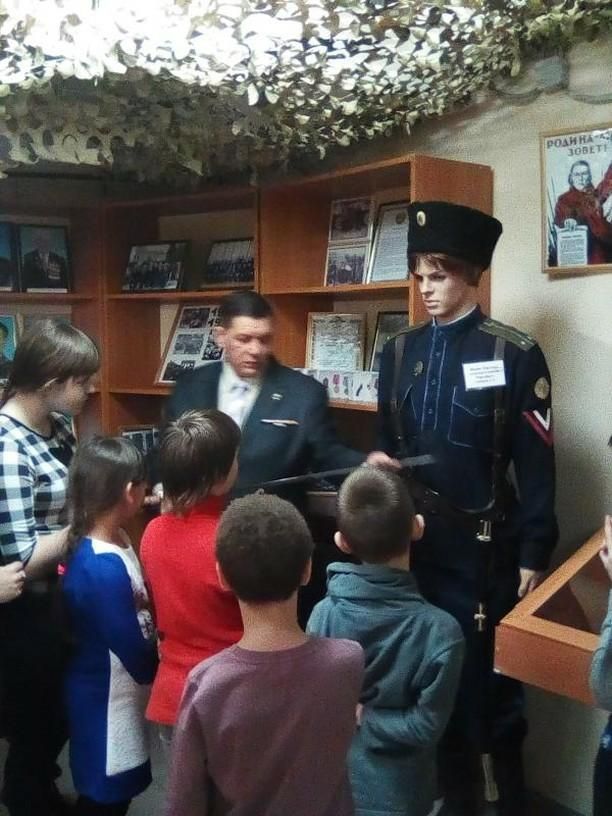 Ребятишки из приюта "Забота" посетили алексеевский Музей боевой славы