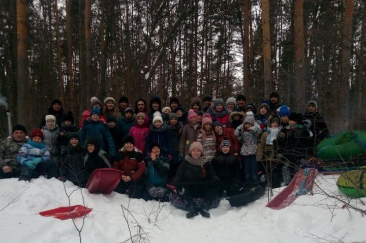 Тренеры Алексеевской спортшколы устроили для ребят из Билярска настоящий праздник