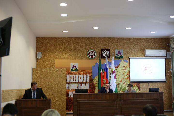 В Алексеевском состоялось заседание Совета Алексеевского муниципального района РТ третьего созыва