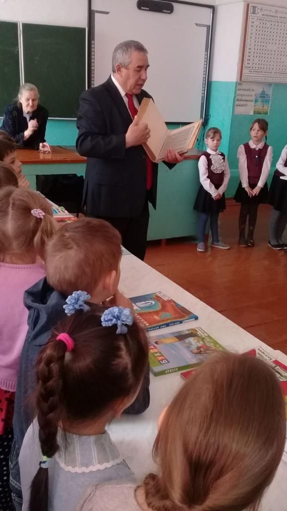 Выставка букварей из личной коллекции чистопольца Акбарова Азата Имамовича прошла в Билярской школе