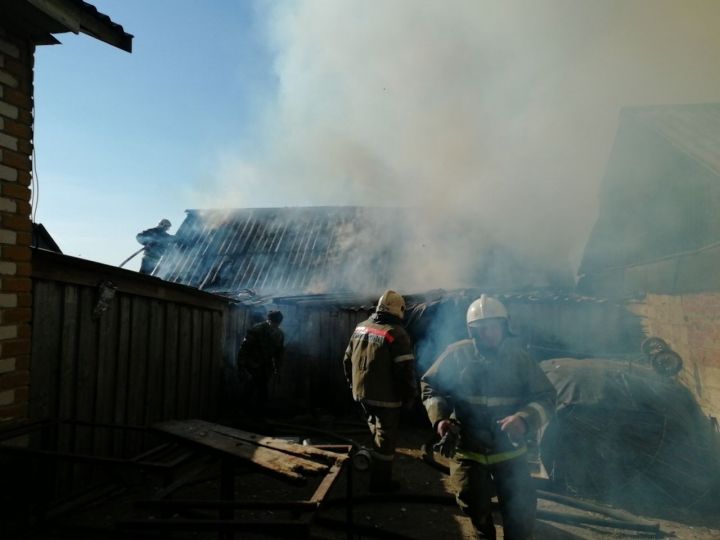 В Алексеевском районе в селе Лебяжье произошел пожар