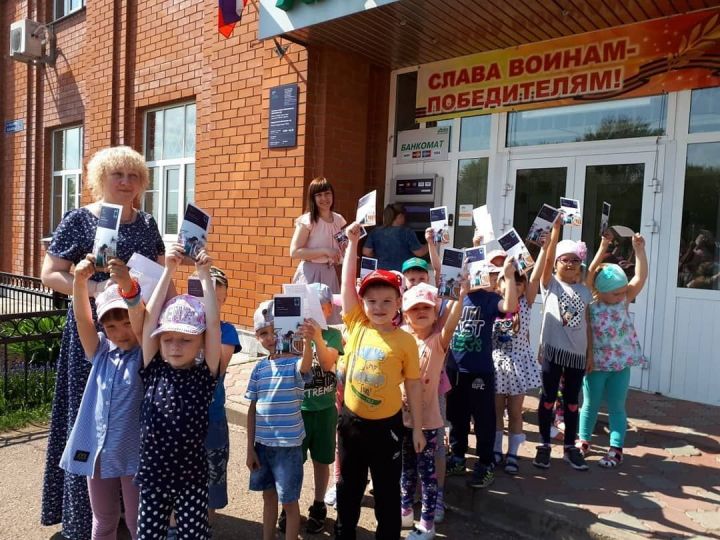 В рамках недели профориентации воспитанники детского сада "Ромашка" сегодня посетили редакцию газеты "Заря" и Акбарс Банк