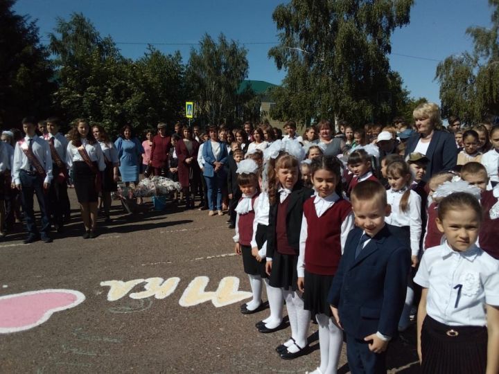 Фотоотчет: 25 мая В Билярской школе состоялась линейка,посвящённая последнему звонку