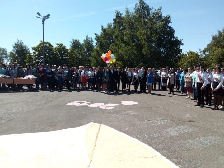 Фотоотчет: 25 мая В Билярской школе состоялась линейка,посвящённая последнему звонку