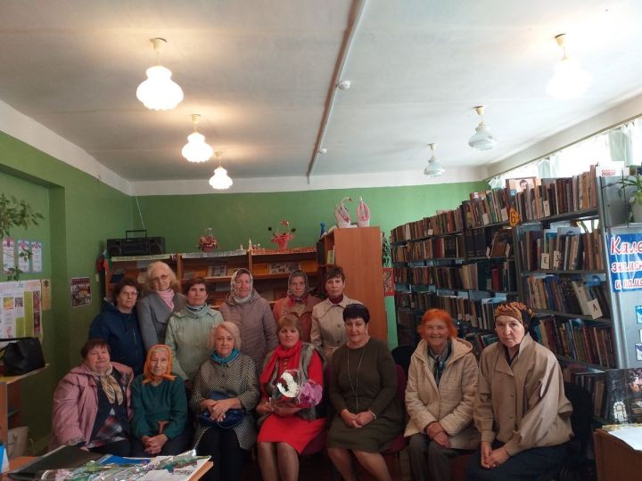 В библиотеке «Красный восток» - состоялась творческая встреча с местной поэтессой Надеждой Павловной Елизаровой
