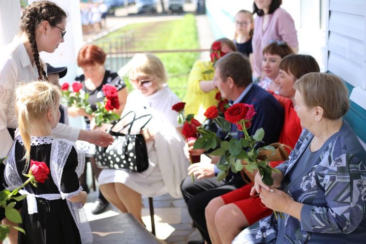 В канун 9 мая в Алексеевском открыли памятную доску Герою Советского Союза Ивану Кочневу