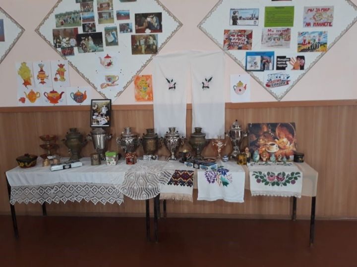 В Левашевском СДК прошёл фольклорный праздник "Посиделки у самовара"