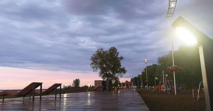 Зона променада алексеевской набережной, а также детская игровая и спортивная площадки теперь освещены