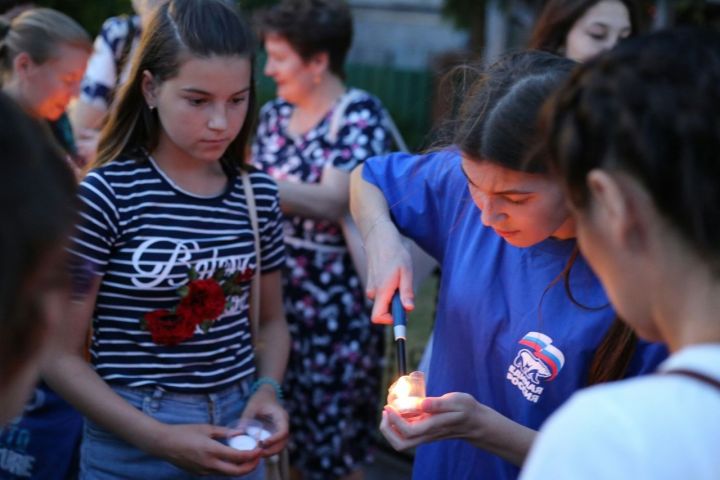 Фоторепортаж: акция "Свеча памяти" в Алексеевском районе